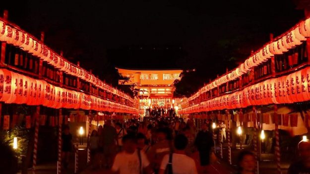 7/23～24 卒業生の大野忠司さんが伏見稲荷大社（京都）で開催される「本宮祭」に行灯画を奉納されます。0