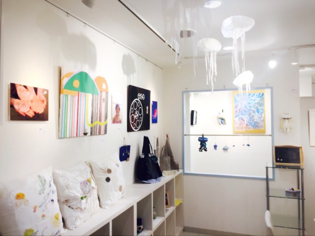 卒業生堀江陽子さんが、高槻市に「アートギャラリーカレント」をオープンしました。1