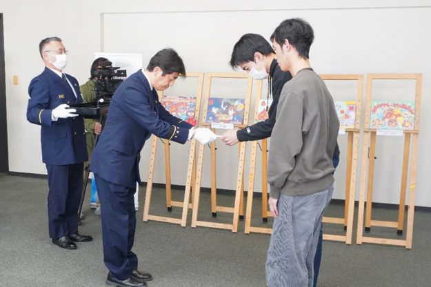京都市右京消防署が防火防災を呼びかける「防火スケッチブック」の表紙デザインを、本学学生が制作しました。2