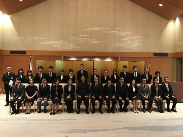 嵯峨美術大学大学院1年次生の関 子薈さんが「京都府名誉友好大使」に任命されました。1