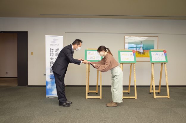 嵯峨美術短期大学美術学科コミックアート分野の髙橋ひかりさんの作品が胸部X線検診車の外装デザインに採用されました。1