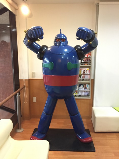 10/1~18安齋レオ准教授がプロデュースした「鉄人28号」フィギュアが、藤井大丸で展示されます。0