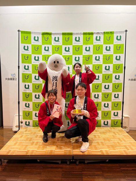 右京区の魅力を高めるための活動から特に優れたものを選ぶコンテスト「右京M-1(まちづくりワン)グランプリ」で嵯峨美術大学グラフィックデザイン領域3年次生のチームがグランプリを獲得しました。0