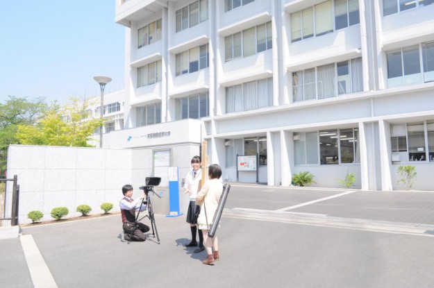 ロケ地は本学正門付近!:0