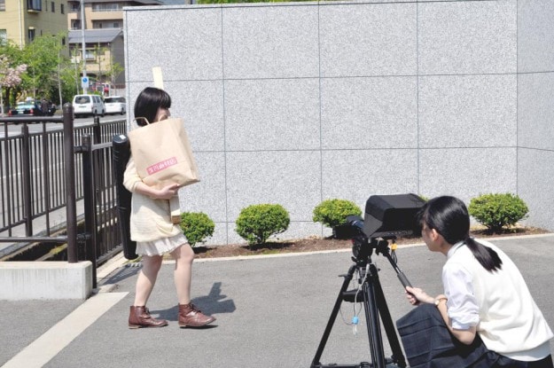 ロケ地は本学正門付近!:1