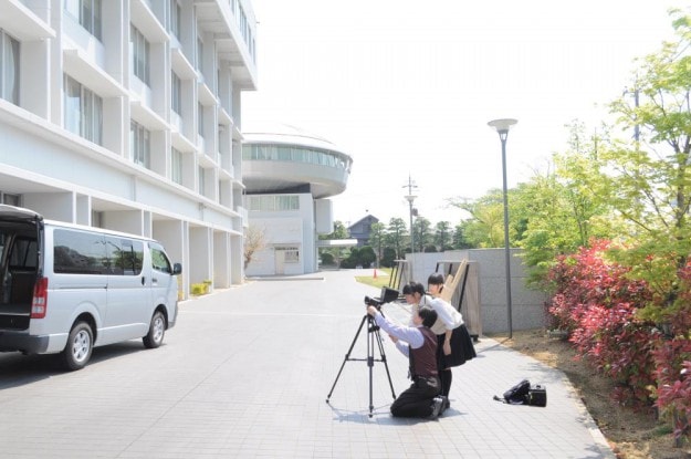 ロケ地は本学正門付近!:3