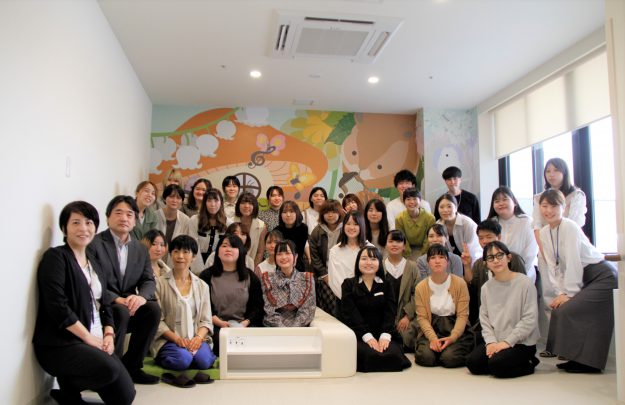 京都済生会病院の小児科病棟に本学学生がホスピタルアート(壁面装飾)を制作しました。3