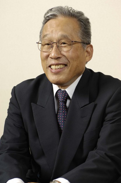 本学名誉教授、三好郁朗前学長が平成27年秋の叙勲で「瑞宝中綬章」を受章しました。0