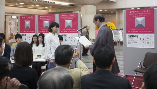 3/21～5/31「KYOTO駅ナカアートプロジェクト2017」で芸術学部デザイン学科学生が地下鉄・太秦天神川構内に作品を展示しています。1