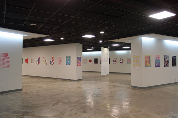 【9/3~9/9・9/29~10/2】日韓国交正常化60周年記念事業「日韓大学国際作品交流展」に本学から10名が参加しています。2